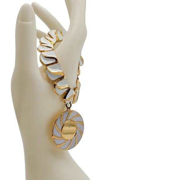 Coro White Enamel Bracelet Large Charm Gold Tone Chunky Link Vintage 1960s 70s - Picture 5 of 8